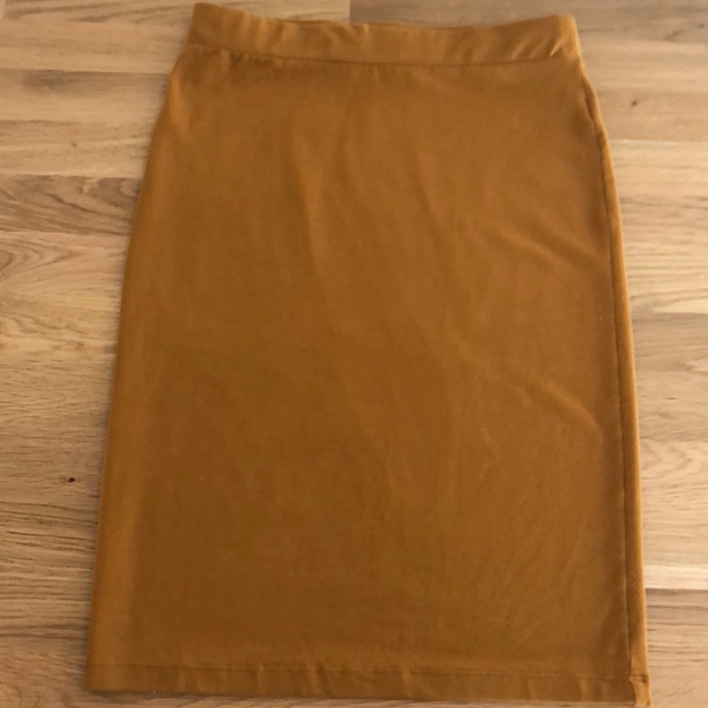 yellow pencil skirt
